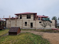 Дом из керамзитобетонных блоков 450 м² с облицовкой - детальное фото