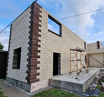 Дом из керамзитобетонных блоков 450 м² с облицовкой - детальное фото