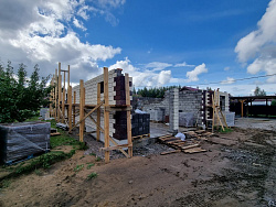 Дом из керамзитобетонных блоков 450 м² с облицовкой - детальное фото