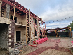 Дом из керамзитобетонных блоков 450 м² с облицовкой - детальное фото