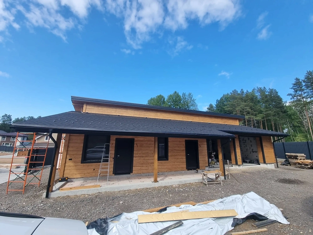 Гараж с фасадом из имитации бруса в скандинавском стиле