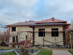 Дом из керамзитобетонных блоков 450 м² с облицовкой - детальное фото