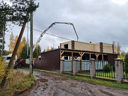 Дом из керамзитобетонных блоков 450 м² с облицовкой - детальное фото