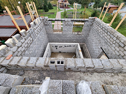 Дом из керамзитобетонных блоков 450 м² с облицовкой - детальное фото