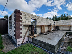 Дом из керамзитобетонных блоков 450 м² с облицовкой - детальное фото