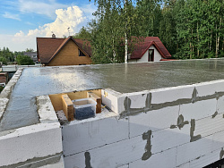 СТРОИТЕЛЬСТВО ДОМА ИЗ ГАЗОБЕТОНА . Декоративная штукатурка фасада. - СтройЛюкс