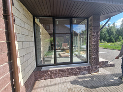 Дом из керамзитобетонных блоков 450 м² с облицовкой - детальное фото