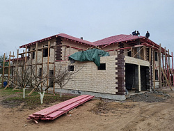 Дом из керамзитобетонных блоков 450 м² с облицовкой - детальное фото