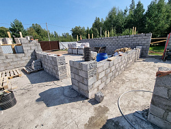 Дом из керамзитобетонных блоков 450 м² с облицовкой - детальное фото