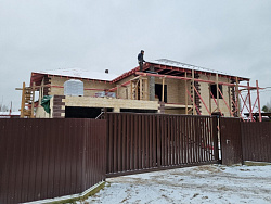 Дом из керамзитобетонных блоков 450 м² с облицовкой - детальное фото