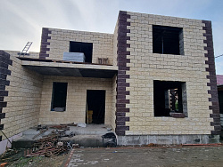 Дом из керамзитобетонных блоков 450 м² с облицовкой - детальное фото