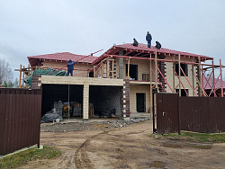 Дом из керамзитобетонных блоков 450 м² с облицовкой - детальное фото