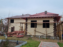 Дом из керамзитобетонных блоков 450 м² с облицовкой - детальное фото