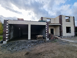 Дом из керамзитобетонных блоков 450 м² с облицовкой - детальное фото