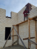 Дом из керамзитобетонных блоков 450 м² с облицовкой - детальное фото