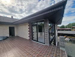 Дом из керамзитобетонных блоков 450 м² с облицовкой - детальное фото