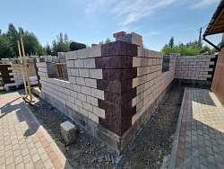 Дом из керамзитобетонных блоков 450 м² с облицовкой - детальное фото