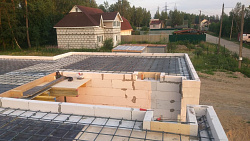 СТРОИТЕЛЬСТВО ДОМА ИЗ ГАЗОБЕТОНА . Декоративная штукатурка фасада. - СтройЛюкс