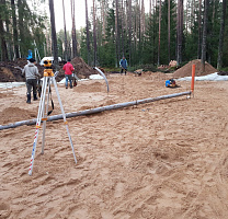 Коттедж из кирпича ЛСР. Отделка фасада камнем травертин. - СтройЛюкс