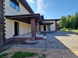 Дом из керамзитобетонных блоков 450 м² с облицовкой - детальное фото