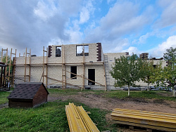 Дом из керамзитобетонных блоков 450 м² с облицовкой - детальное фото