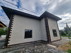 Дом из керамзитобетонных блоков 450 м² с облицовкой - детальное фото