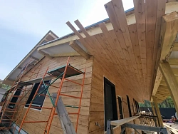 Отделка дома с гаражом имитацией бруса под ключ - СтройЛюкс