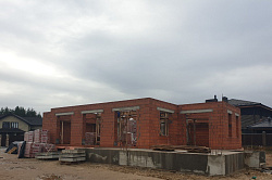 СТРОИТЕЛЬСТВО КОРОБКИ ДОМА ИЗ ПОРИЗОВАННОГО КИРПИЧА - СтройЛюкс