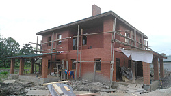 Дом из керамических блоков. Облицовка фасада кирпичом. - СтройЛюкс