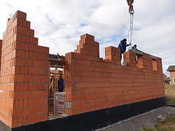 СТРОИТЕЛЬСТВО КОРОБКИ ДОМА ИЗ ПОРИЗОВАННОГО КИРПИЧА - СтройЛюкс