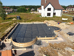 ФУНДАМЕНТНАЯ ПЛИТА С РОСТВЕРКАМИ Коттеджном поселке Петровское Барокко - СтройЛюкс