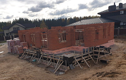 СТРОИТЕЛЬСТВО КОРОБКИ ДОМА ИЗ ПОРИЗОВАННОГО КИРПИЧА - СтройЛюкс