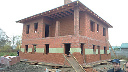 Дом из керамических блоков. Облицовка фасада кирпичом. - СтройЛюкс