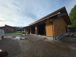 Отделка дома с гаражом имитацией бруса под ключ - СтройЛюкс