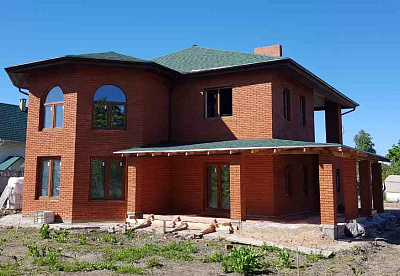 Дом из керамических блоков. Облицовка фасада кирпичом.