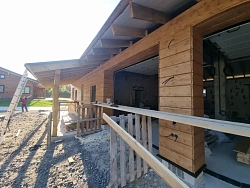 Отделка дома с гаражом имитацией бруса под ключ - СтройЛюкс