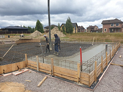 ФУНДАМЕНТНАЯ ПЛИТА С РОСТВЕРКАМИ Коттеджном поселке Петровское Барокко - СтройЛюкс