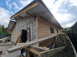 Отделка дома с гаражом имитацией бруса под ключ - СтройЛюкс