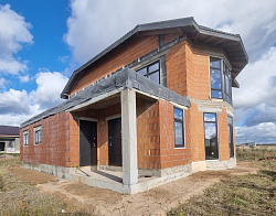 Коттедж  ИЗ ПОРИЗОВАННОГО КИРПИЧА. Фундаментная плита с ребрами вверх. - СтройЛюкс