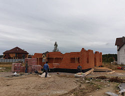 ДОМ ИЗ ПОРИЗОВАННОГО КИРПИЧА - СтройЛюкс