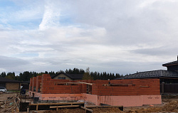 СТРОИТЕЛЬСТВО КОРОБКИ ДОМА ИЗ ПОРИЗОВАННОГО КИРПИЧА - СтройЛюкс