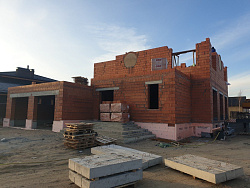 СТРОИТЕЛЬСТВО КОРОБКИ ДОМА ИЗ ПОРИЗОВАННОГО КИРПИЧА - СтройЛюкс