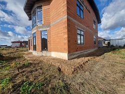 Коттедж  ИЗ ПОРИЗОВАННОГО КИРПИЧА. Фундаментная плита с ребрами вверх. - СтройЛюкс
