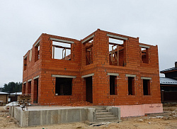 СТРОИТЕЛЬСТВО КОРОБКИ ДОМА ИЗ ПОРИЗОВАННОГО КИРПИЧА - СтройЛюкс