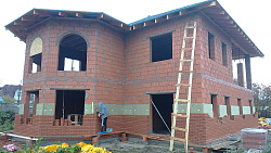 Дом из керамических блоков. Облицовка фасада кирпичом. - СтройЛюкс
