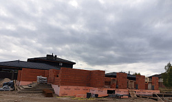 СТРОИТЕЛЬСТВО КОРОБКИ ДОМА ИЗ ПОРИЗОВАННОГО КИРПИЧА - СтройЛюкс