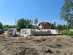 Монолитная плита на забивных сваях - СтройЛюкс