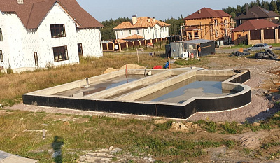 ФУНДАМЕНТНАЯ ПЛИТА С РОСТВЕРКАМИ Коттеджном поселке Петровское Барокко