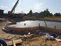 ФУНДАМЕНТНАЯ ПЛИТА С РОСТВЕРКАМИ Коттеджном поселке Петровское Барокко - СтройЛюкс